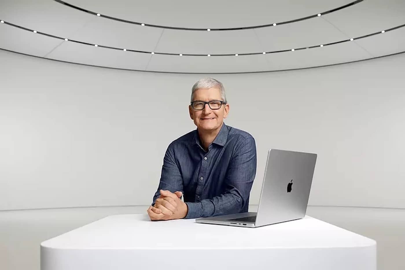 Tim Cook hace una fortuna con la venta de sus acciones de Apple